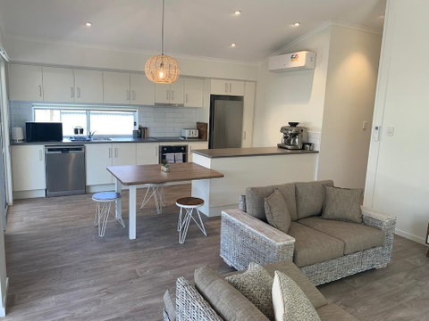 Harveys Beach House - Accommodation ACT 1
