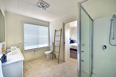 Waders - Accommodation ACT 4