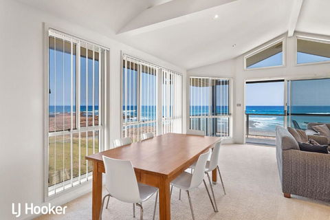 Absolute Waterfront At Anna Bay - Accommodation ACT 6