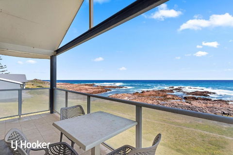 Absolute Waterfront At Anna Bay - Accommodation ACT 5