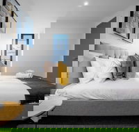 Designer 2 Bedroom Apartment In Parkville - Accommodation ACT