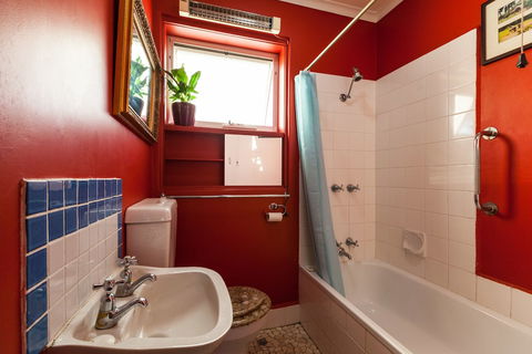 ELEANOR, 1BDR Fitzroy North Apartment - Accommodation ACT 1