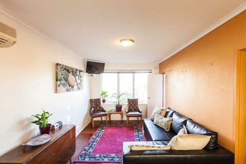 ELEANOR, 1BDR Fitzroy North Apartment - Accommodation ACT 3
