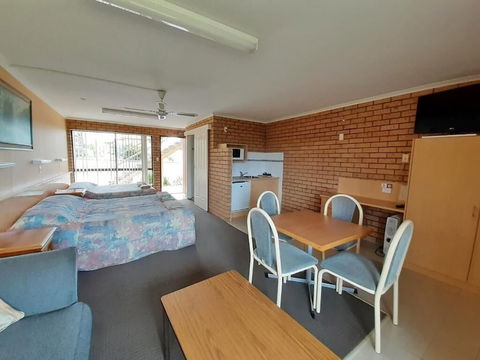 Bayview Motor Inn - Accommodation ACT 4