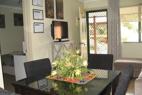 Ficifolia Lodge - Accommodation ACT 4