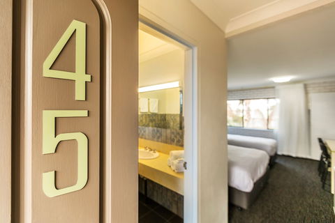 Boomerang Hotel - Accommodation ACT 6