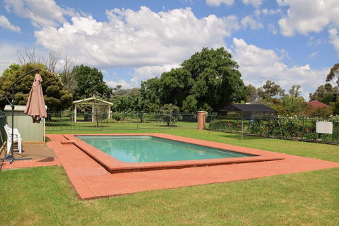 Golfview Motor Inn - Accommodation ACT 6