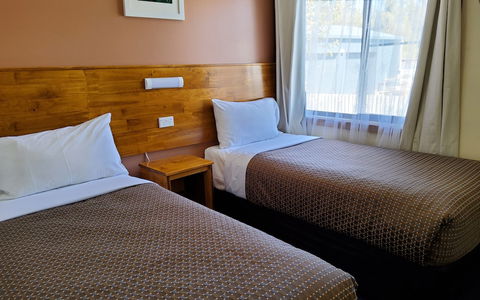 Highway Motor Inn - Accommodation ACT 6