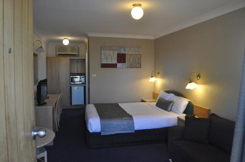 In Town Motor Inn - Accommodation ACT 6