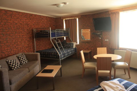 Merrijig Motor Inn Resort - Accommodation ACT 4