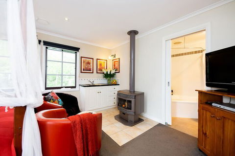 Holly Lodge - Accommodation ACT 2