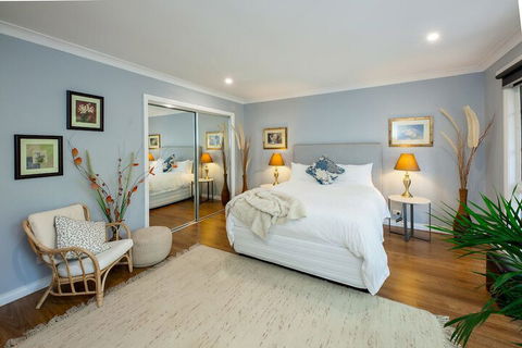 Holly Lodge - Accommodation ACT 4