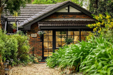 Holly Lodge - Accommodation ACT 5