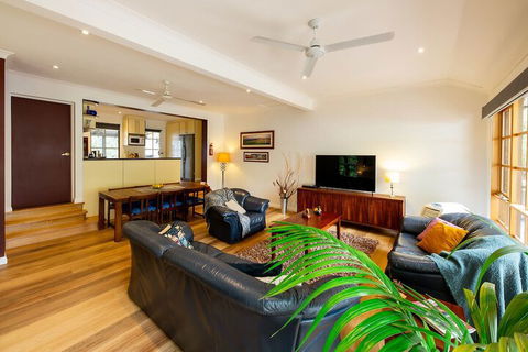 Holly Lodge - Accommodation ACT 3