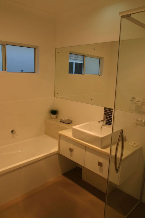 Clearwater Motel Apartments - Accommodation ACT 3