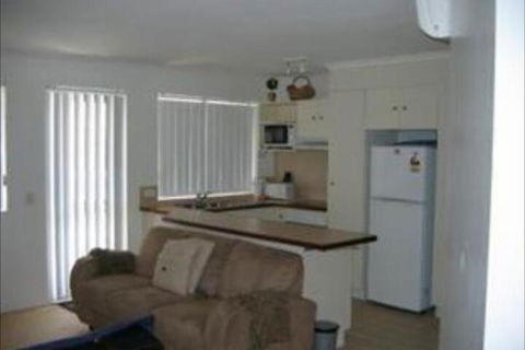 Beachside Court Holiday Apartments - Accommodation ACT 2