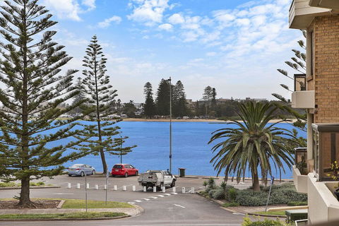 Sundowner Apartment 9 - Accommodation ACT 5