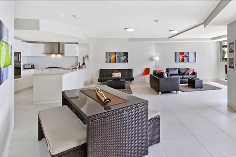 Coast Luxury Apartments 3 - Accommodation ACT 5