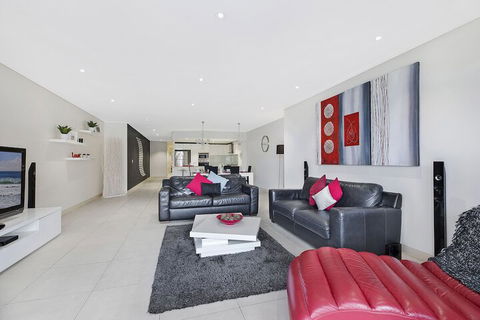 Coast Luxury Apartment 21 - Accommodation ACT 1