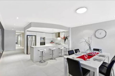 Coast Luxury Apartment 21 - Accommodation ACT 3