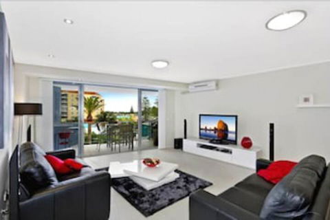 Coast Luxury Apartment 21 - Accommodation ACT 4