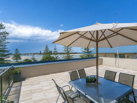 Lakeshore Apartments Unit 6 - Accommodation ACT 5