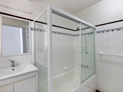 Dolphin Court 4 - Accommodation ACT 3