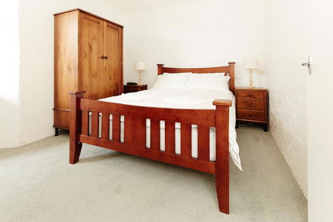 Beehive 14 - Accommodation ACT 6