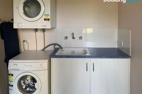 Endeavour 6 - Accommodation ACT 0