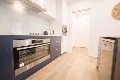Contemporary â€˜Espritâ€™ With River Reserve Access - Accommodation ACT 6