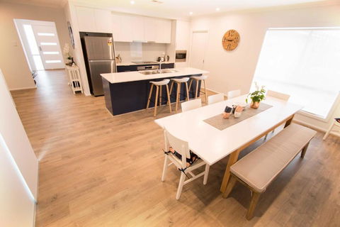 Contemporary â€˜Espritâ€™ With River Reserve Access - Accommodation ACT 3
