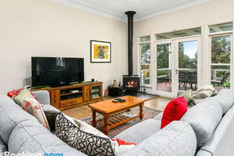 Elm Cottage - Accommodation ACT 3
