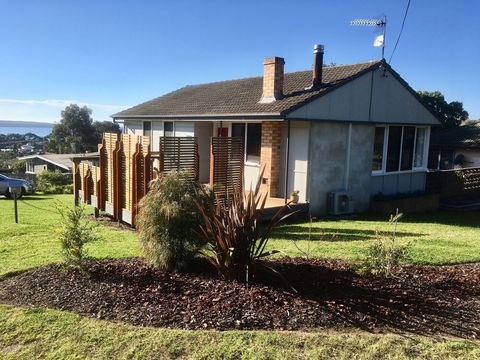 Hamlet House - Accommodation ACT 0