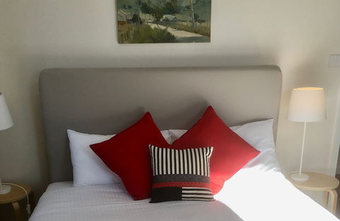 Hamlet House - Accommodation ACT 5