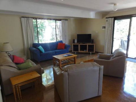 14 Tecoma Avenue Sandy Point - Accommodation ACT 2
