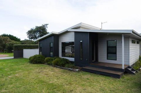 34 Ash Avenue Sandy Point - Accommodation ACT 3