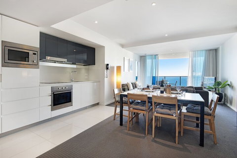 H Residences 2 Bedroom Ocean View In Surfers Paradise - Accommodation ACT 3