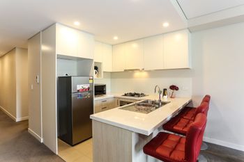 Spacious Apartment At Waitara - Accommodation ACT 5