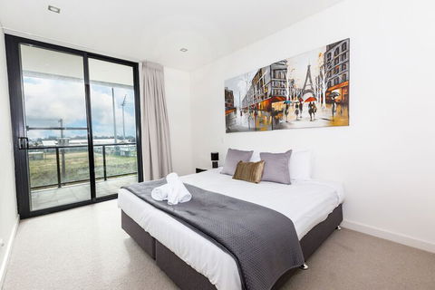 Trendy Self Contained City Apartment - Accommodation ACT 6