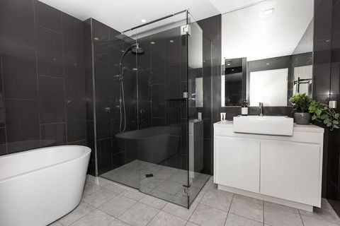 Trendy Self Contained City Apartment - Accommodation ACT 5
