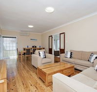 Longboard 11 Boulder Bay Road - Accommodation ACT