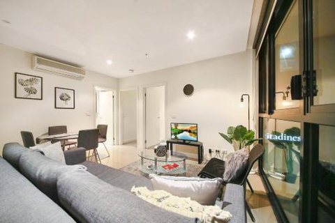 A Cozy 2BR CBD Apartment Near Bourke St. Mall - Accommodation ACT 2