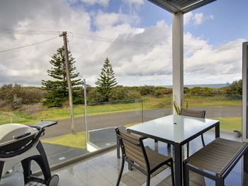 Boat Harbour Holiday 10 Noamunga Street - Accommodation ACT 4
