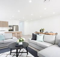 5 Bedroom Sydney Mansion with Parking - Accommodation ACT