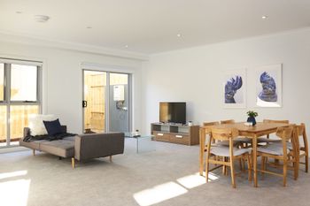 Spacious & Bright 1 Bedroom Apartment - Accommodation ACT 0