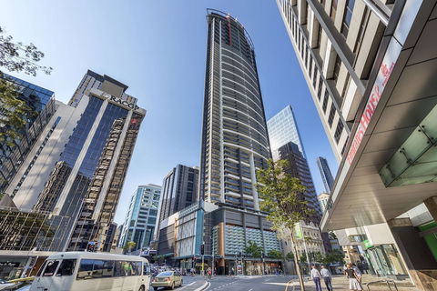 Oaks Aurora Tower - Accommodation ACT 3