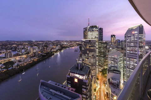 Oaks Aurora Tower - Accommodation ACT 2