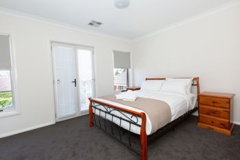 Brand New Townhouse - Accommodation ACT 5