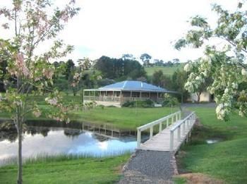 Buttercup Cottage & Private Apartment - Accommodation ACT 0
