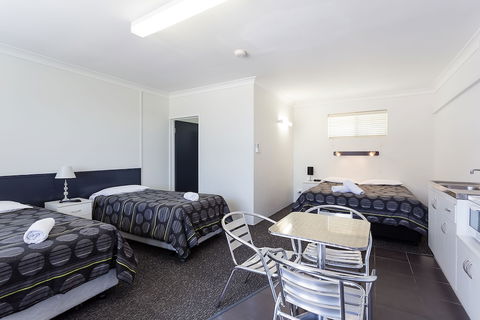 Wynnum Anchor Motel - Accommodation ACT 5